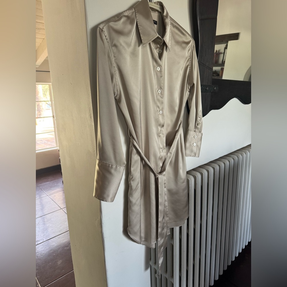 Banana republic NWOT never worn satin shirt dress size S